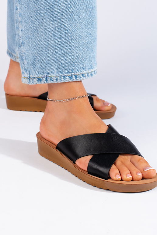 Pantuflas negras con plataforma Pantuflas negras con plataforma