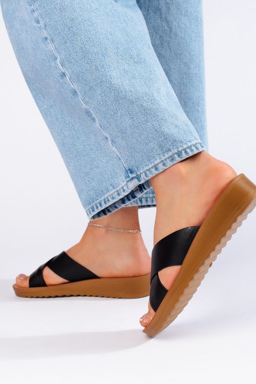 Pantuflas negras con plataforma Pantuflas negras con plataforma