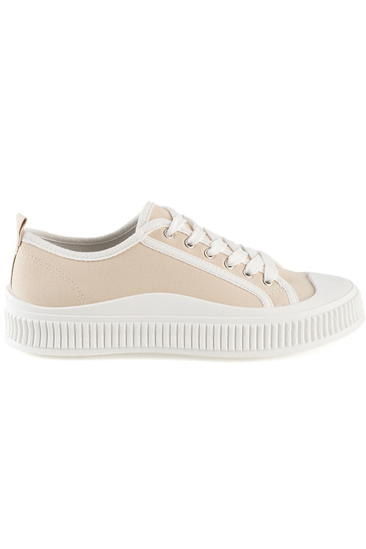 Zapatillas beige con plataforma.