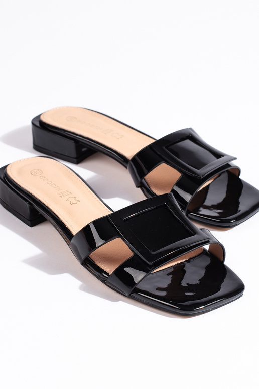 Pantuflas negras modelo clásico. Pantuflas negras modelo clásico.