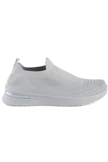 zapatos deportivos grises