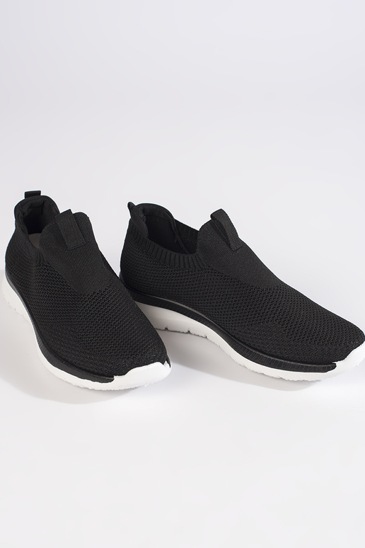 Zapatillas deportivas de un modelo... Zapatillas deportivas de un modelo...