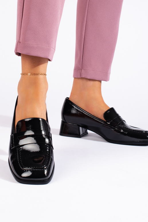 mocasines con efecto lacado en negro... mocasines con efecto lacado en negro...