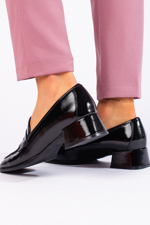 mocasines con efecto lacado en negro... mocasines con efecto lacado en negro...