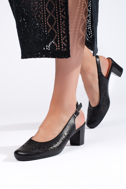 tacones negros con elementos calados tacones negros con elementos calados