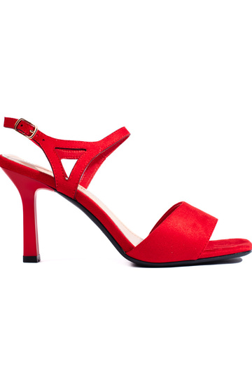 sandalias rojas con tacón...