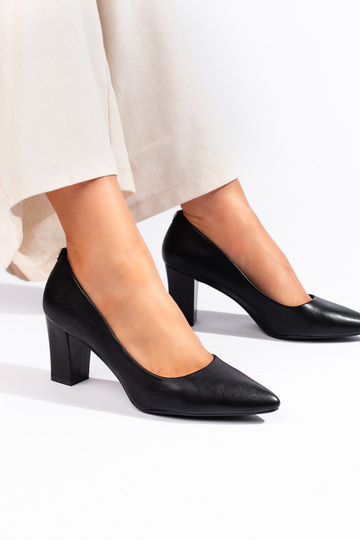 tacones negros en el talón... 2