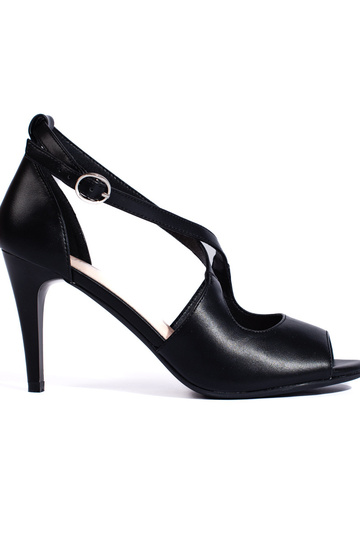 sandalias negras con tacón...