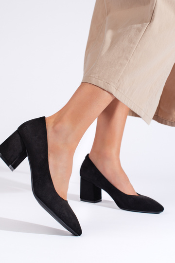 Tacones altos de ante... 2