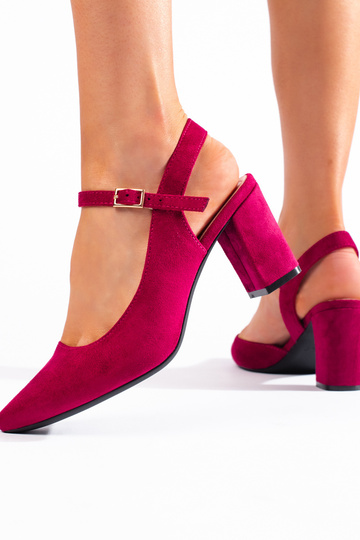 Tacones altos de ante rosa... 2