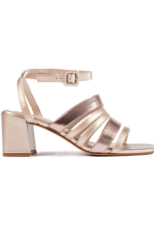 Sergio Leone sandalias de tiras...