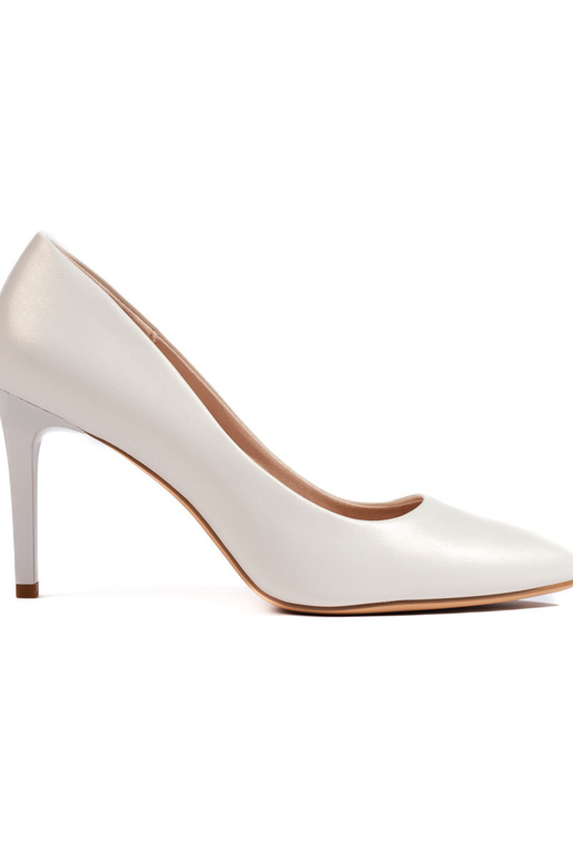 Tacones modelo clásico en blanco de... Tacones modelo clásico en blanco de...