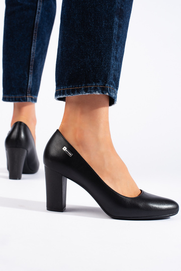 tacones negros en el talón... 2