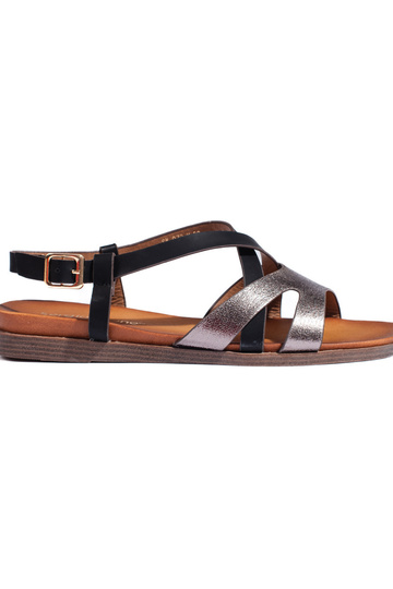 sandalias negras de Sergio...