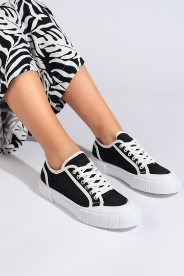 Zapatos negros de mujer. 2