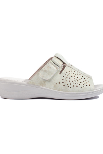 sandalias con elementos...