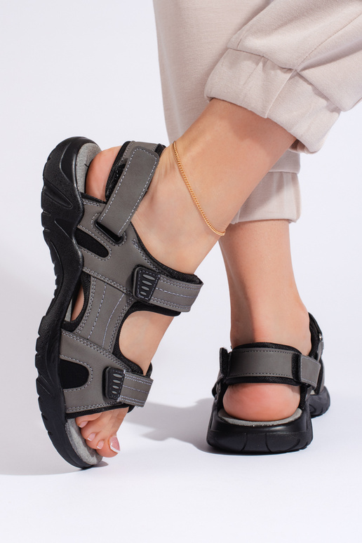 Sandalias grises estilo sport