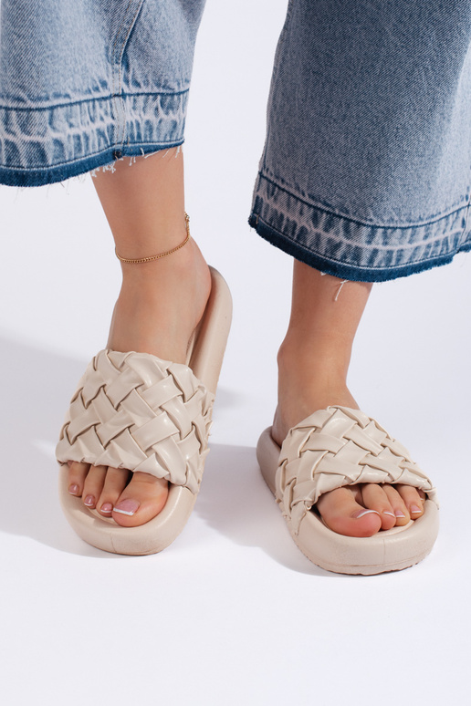 con estampados zapatillas beige