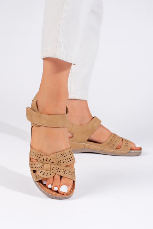 sandalias marrones