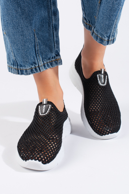 calzado deportivo negro con elementos...