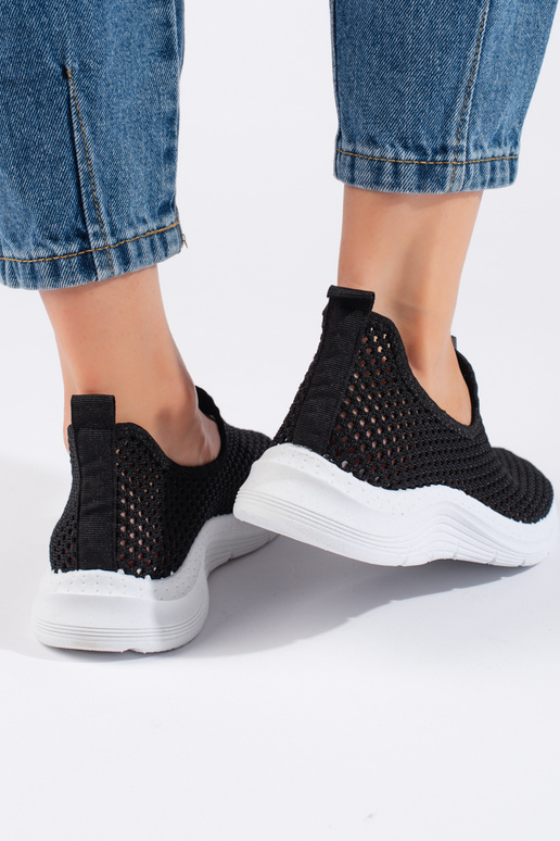 calzado deportivo negro con elementos...