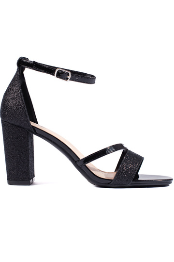 Femenino de color negro...