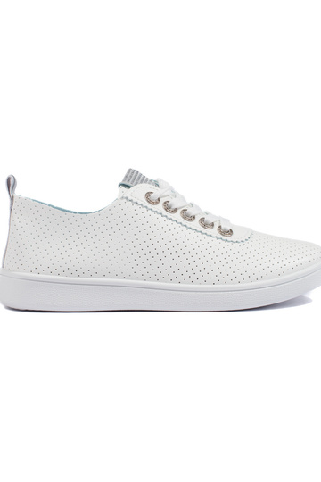 con elementos calados,...