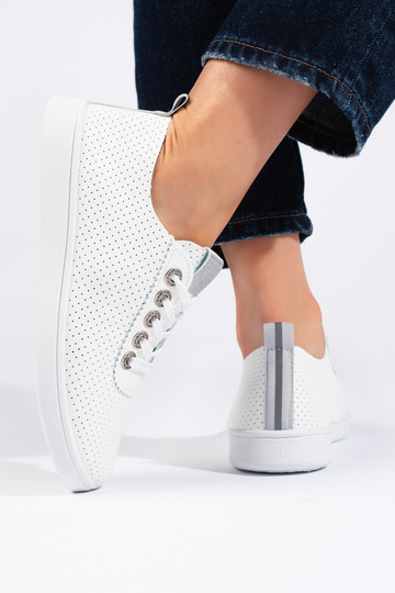 con elementos calados,... 2