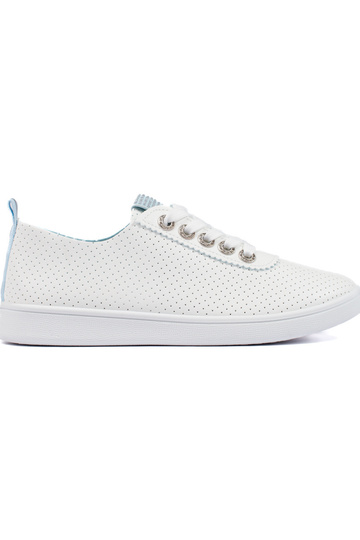 con elementos calados,...