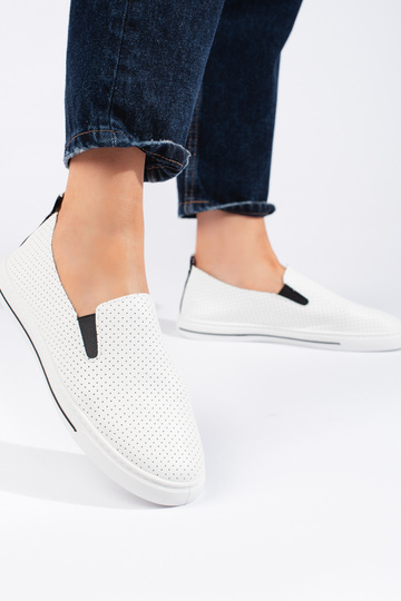 con elementos calados,... 2