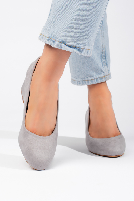tacones altos de gamuza gris