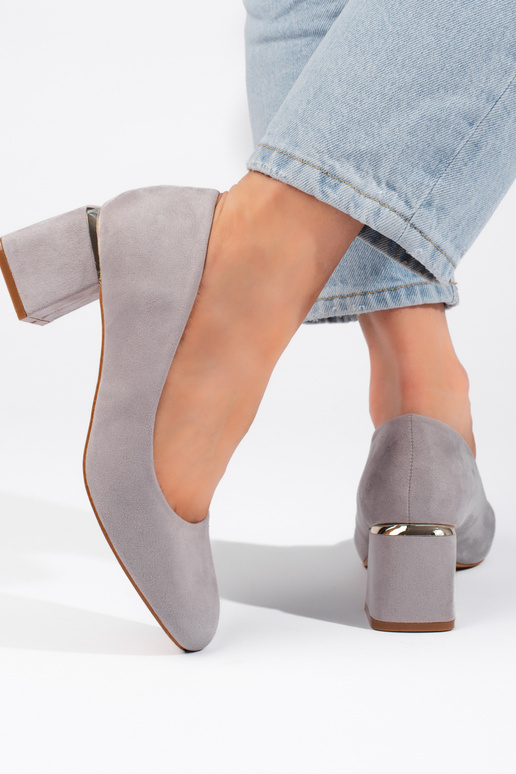 tacones altos de gamuza gris