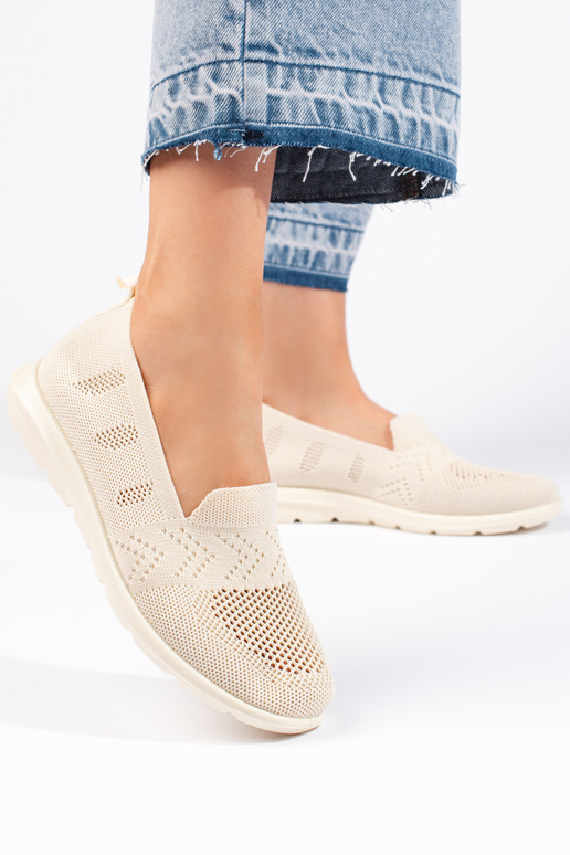 Slip on textil beige para mujer.