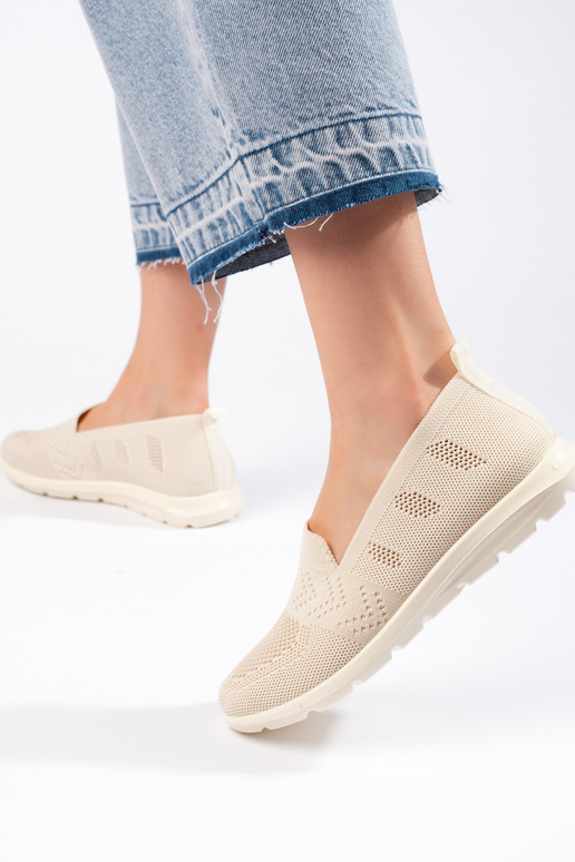 Slip on textil beige para mujer.