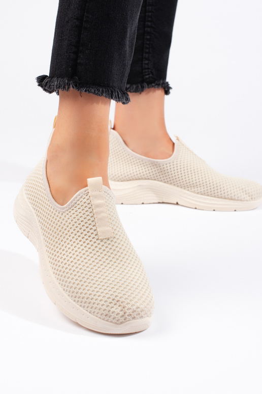 zapatos deportivos beige