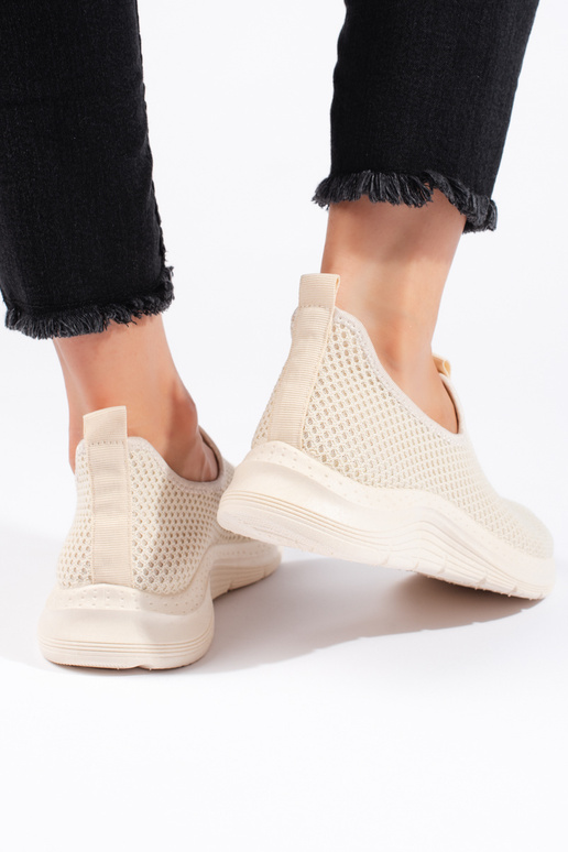 zapatos deportivos beige