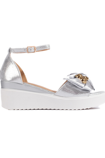 sandalias plateadas con...