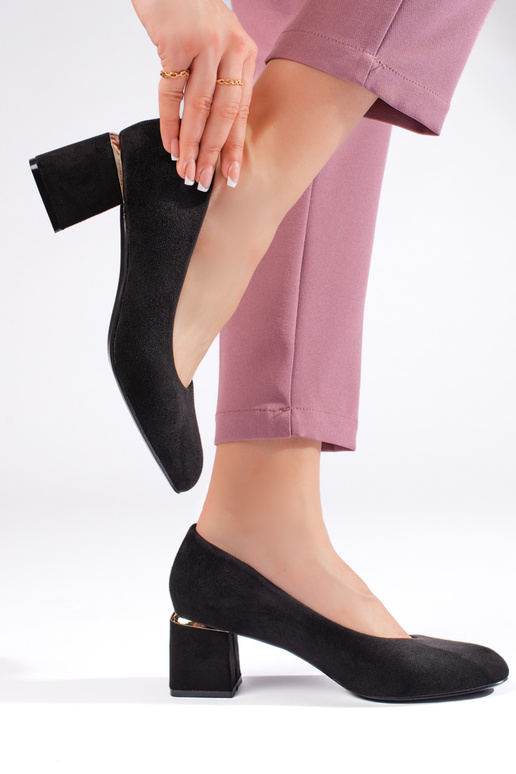 tacones altos de ante negro