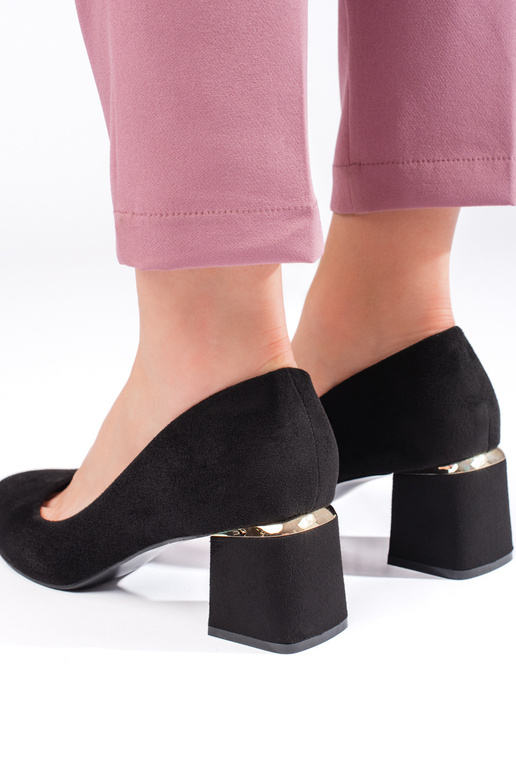 tacones altos de ante negro