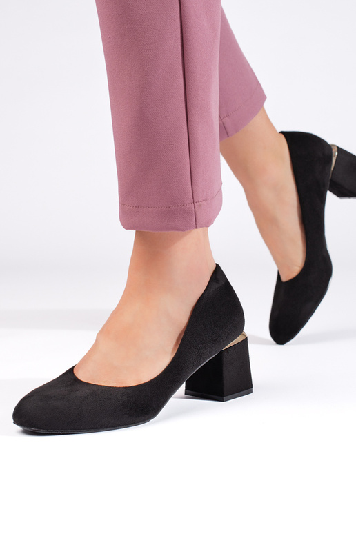 tacones altos de ante negro