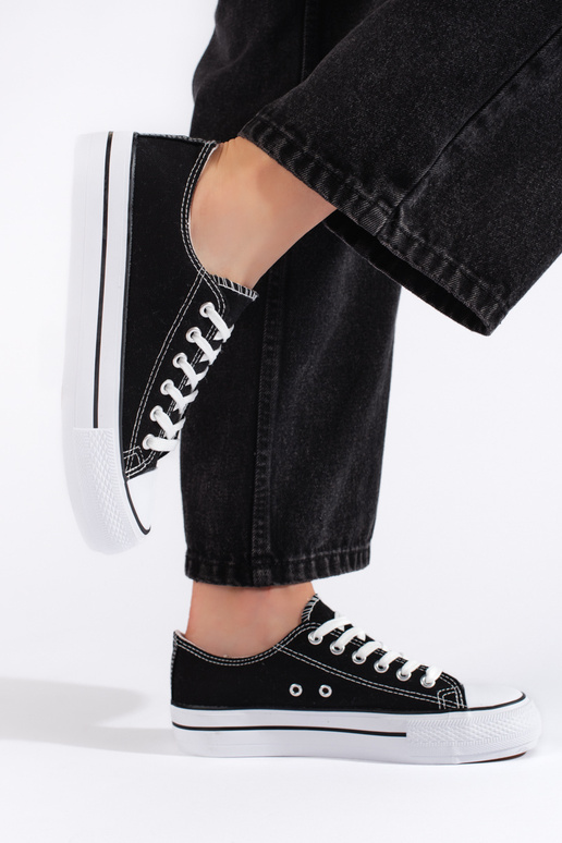 Zapatos de mujer modelo clásico en... Zapatos de mujer modelo clásico en...