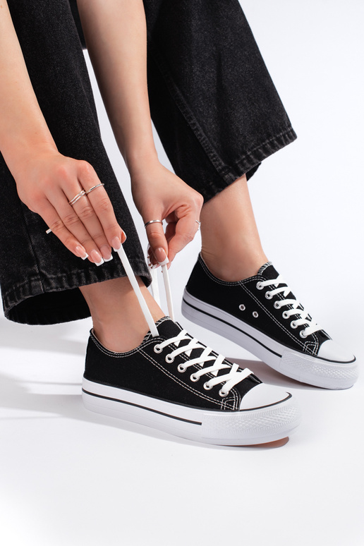 Zapatos de mujer modelo clásico en... Zapatos de mujer modelo clásico en...