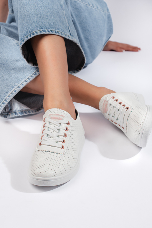 los zapatos son blancos los zapatos son blancos