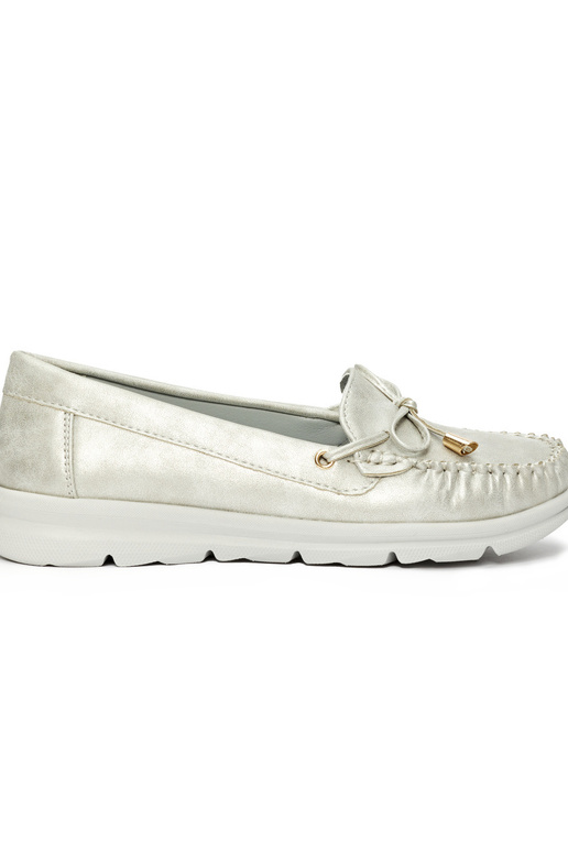 Mocasines cómodos de color plateado...