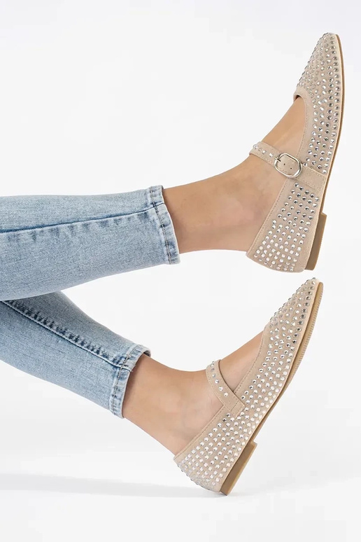 No hay bailarinas de mujer disponibles.