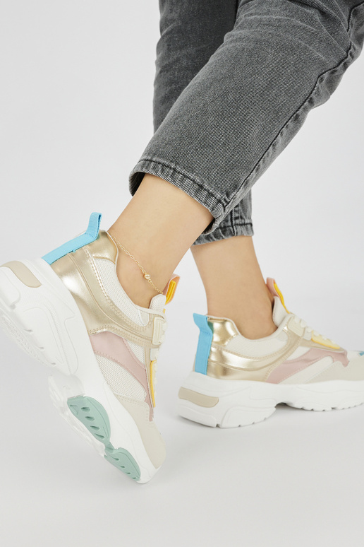 Zapatos de mujer de estilo deportivo... Zapatos de mujer de estilo deportivo...