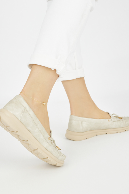 Mocasines cómodos de color dorado...