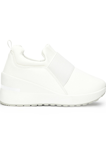 Zapatillas blancas modelo...