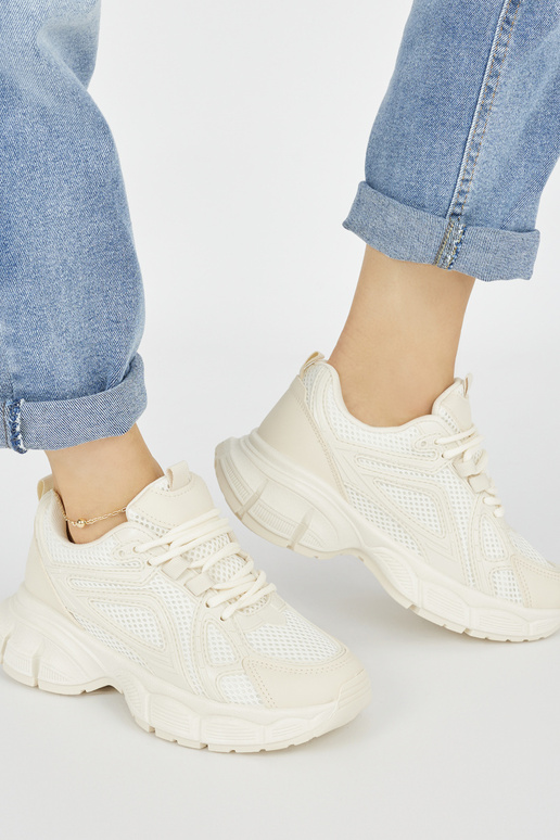 Zapatillas modelo zapatos en color...