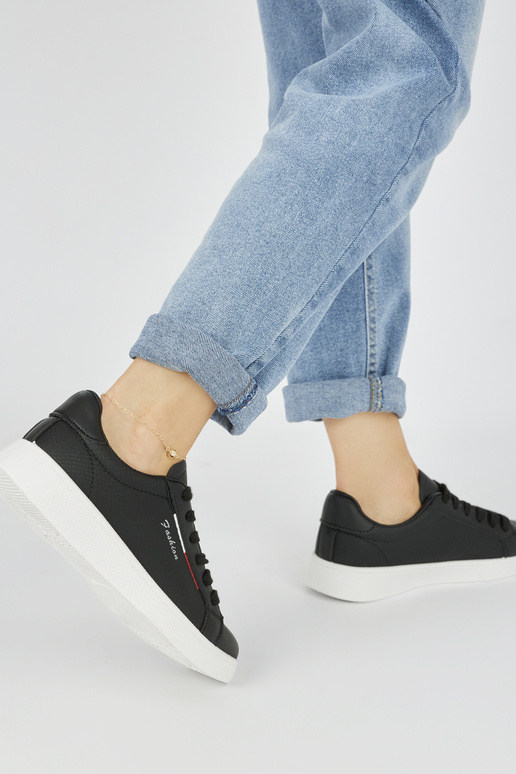 zapatos deportivos clasicos negros